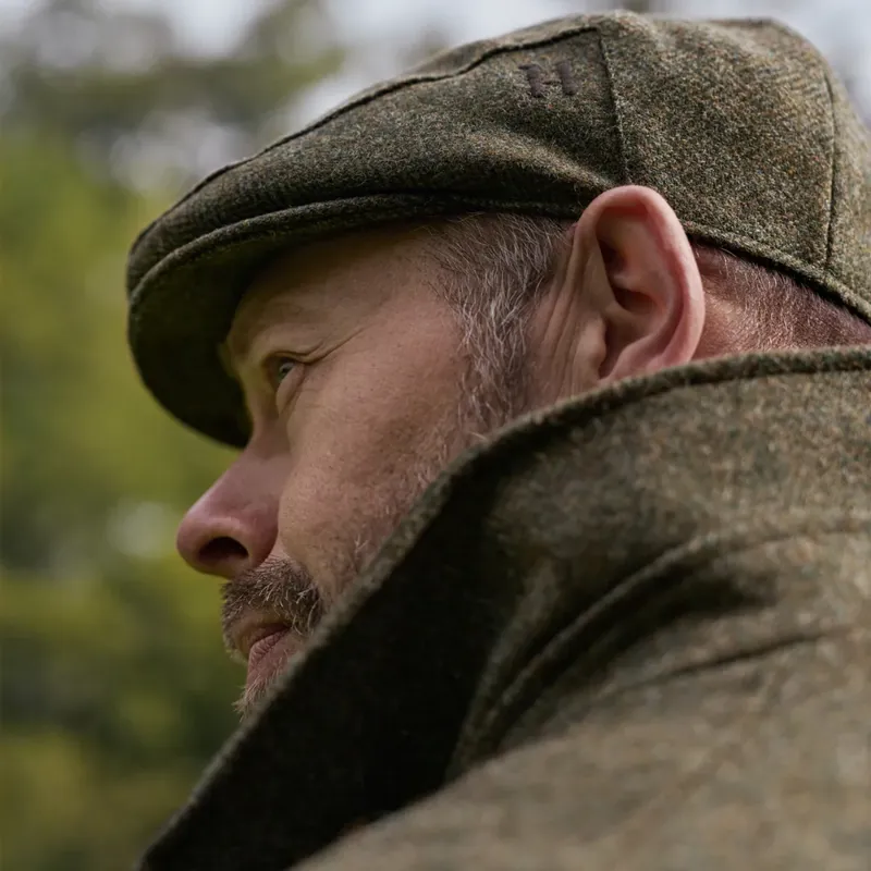 Härkila Kenmore CL. Tweed Flat Cap in Forest Green Herringbone-2